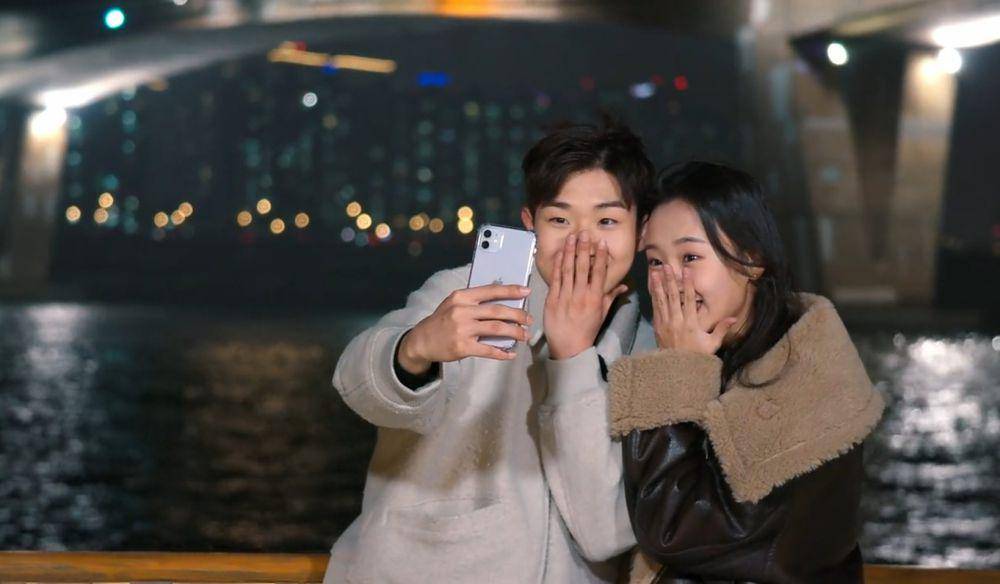 Pyeon Seok dan Hee Ji jadian di Nineteen to Twenty (dok. Netflix/Nineteen to Twenty)