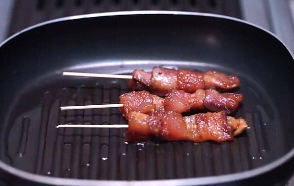 ilustrasi membakar sate ikan tongkol (youtube.com/resep masakan rumah)