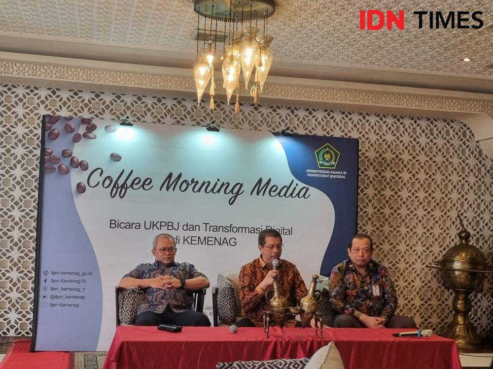 Diskusi Itjen Kemenag dengan media terkait dengan UKPBJ dan transformasi digital (IDN Times/Ilman Nafi'an)