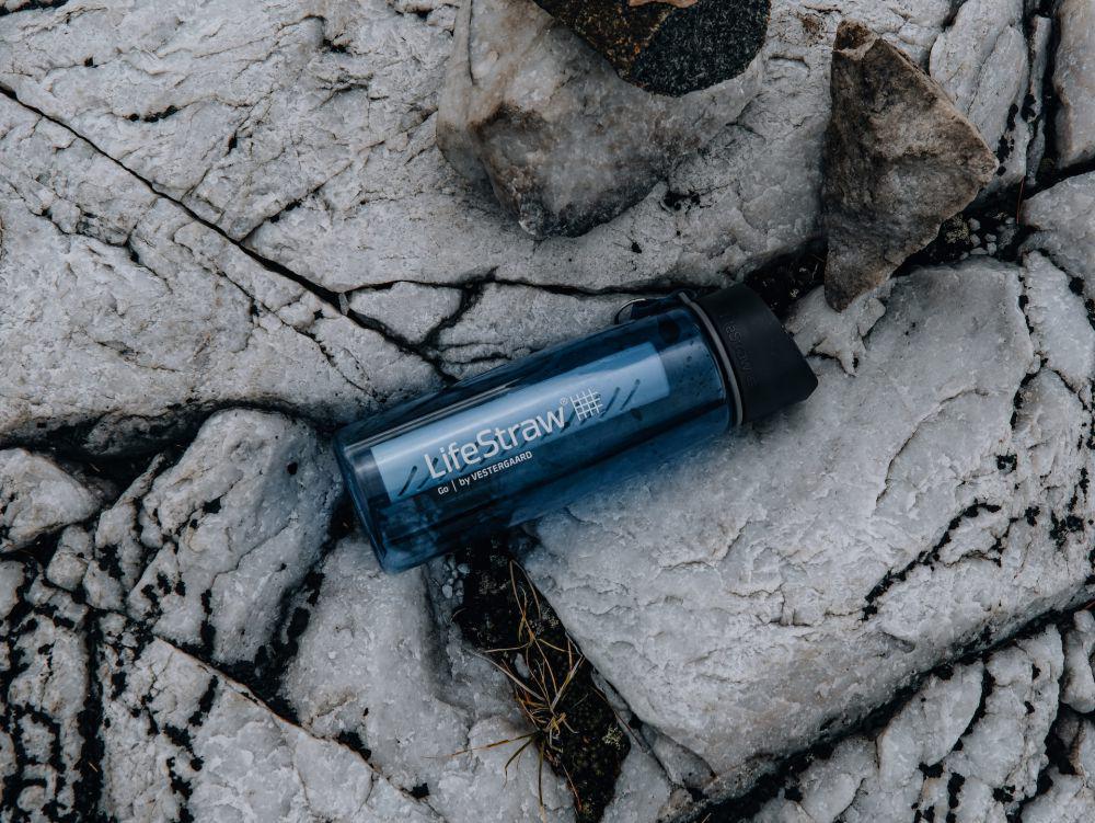 ilustrasi botol minum filter (unsplash.com/Manny Moreno)