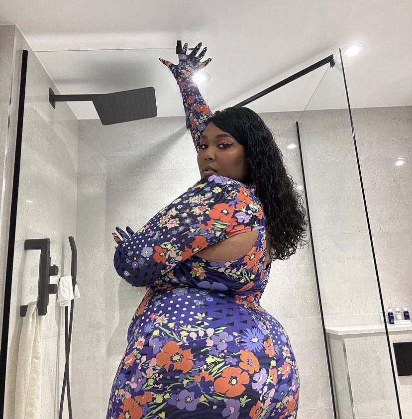 potret Lizzo (instagram.com/lizzobeeating)