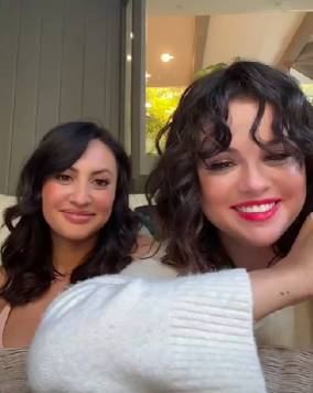 potret Selena Gomez dan Francia Raisa tiktok-an bareng (tiktok.com/selenagomez)