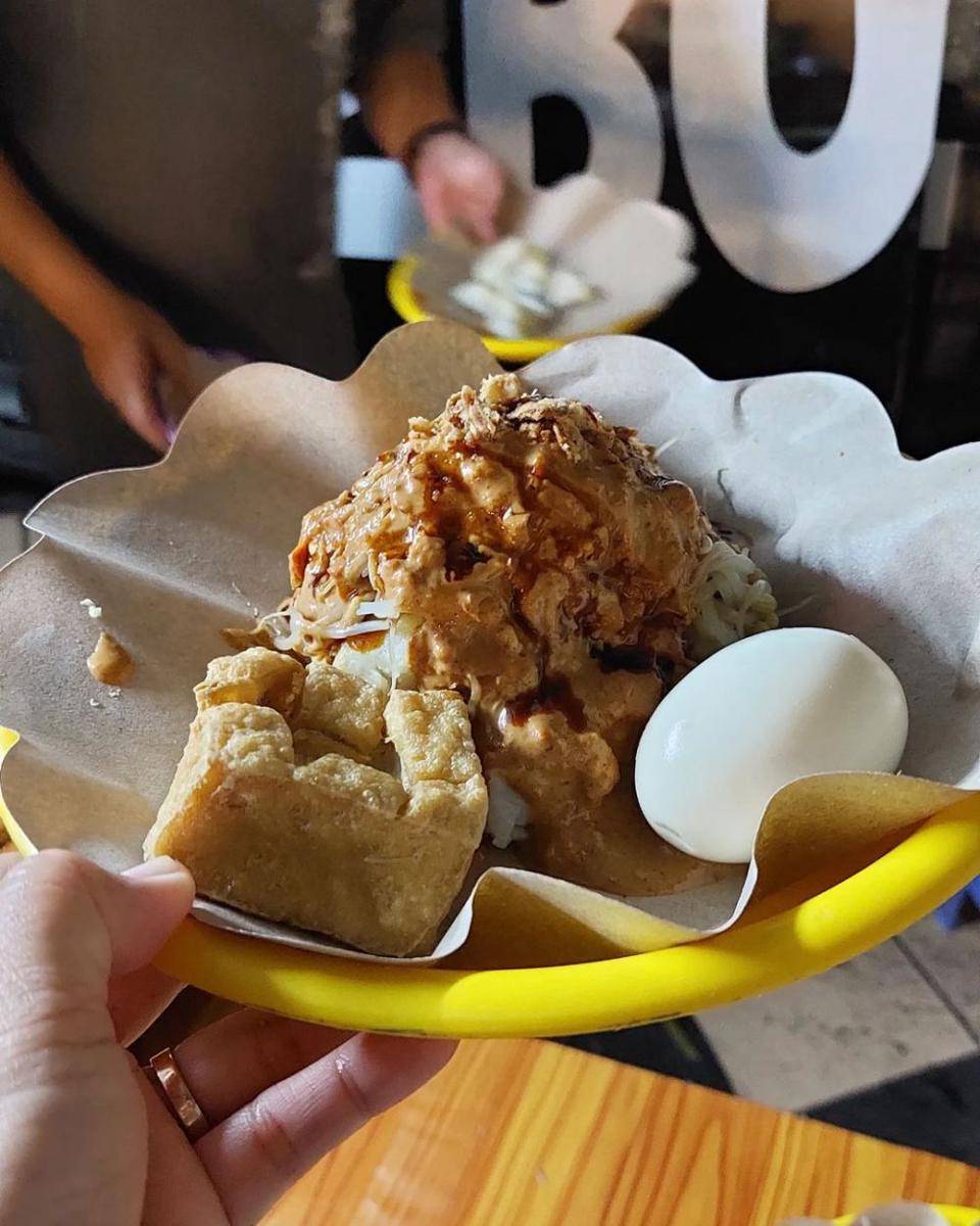 Ketoprak Kuburan (instagram.com/ketoprakkuburan)