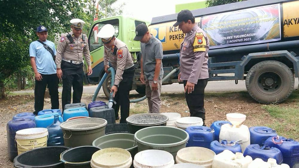 Musim Kemarau, Warga di Tulungagung Beli Air Bersih Rp250 Ribu