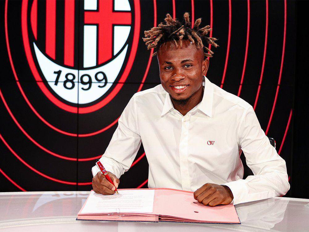Samuel Chukwueze bergabung dengan AC Milan. (acmilan.com)