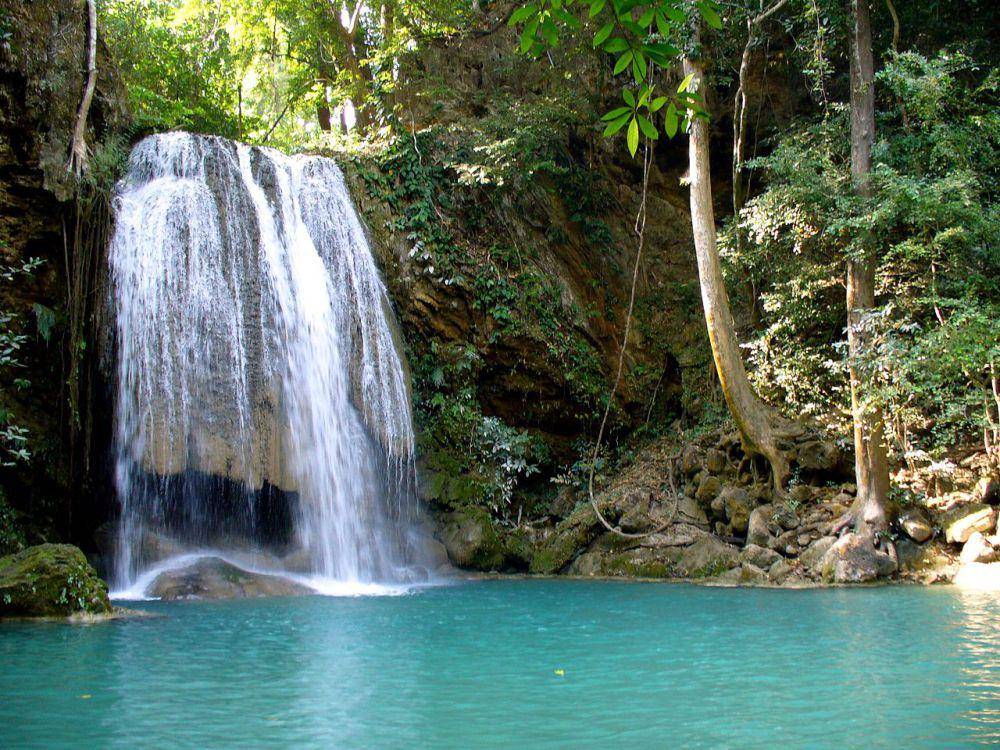 Erawan National Park (commons.wikimedia.org/yeowatzup)