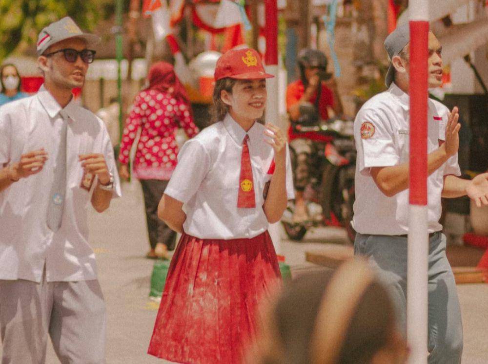 Ikustrasi lomba yel yel(unsplash.com/@krisnaazie)
