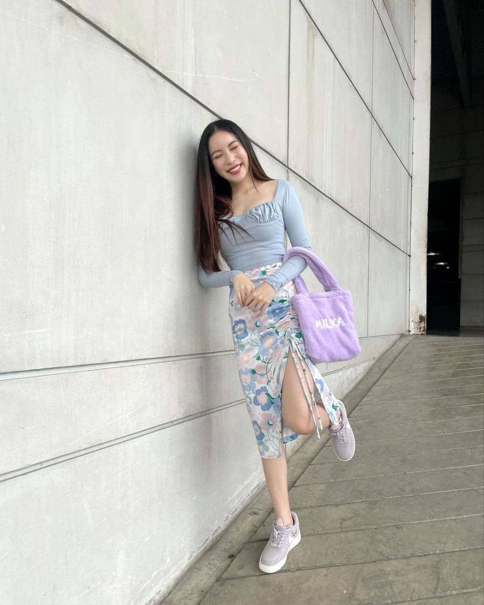 atasan long sleeve ala Mook Worranit (instagram.com/mookworranit)