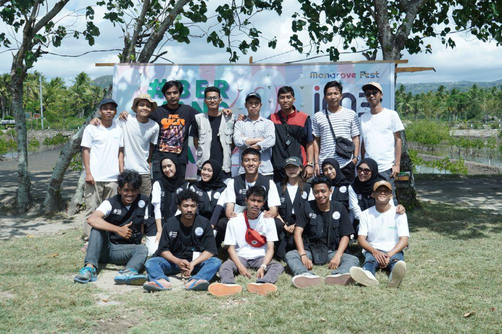Mahasiswa KKN Unram Tanam Ratusan Mangrove Bersama Warga Sekotong