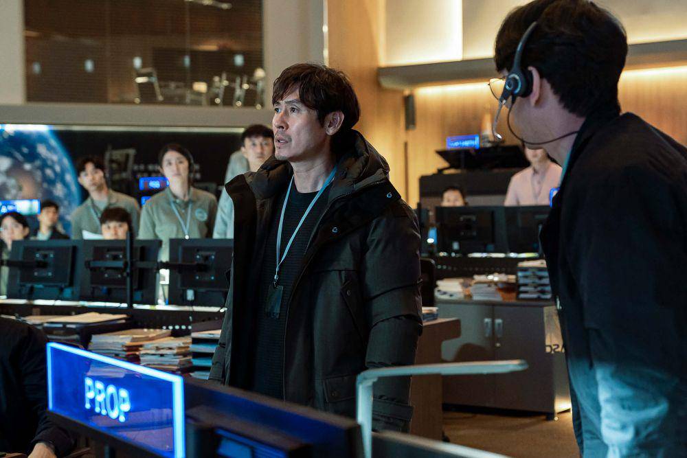 Sol Kyung Gu di film The Moon (dok. CJ ENM Studios/The Moon)
