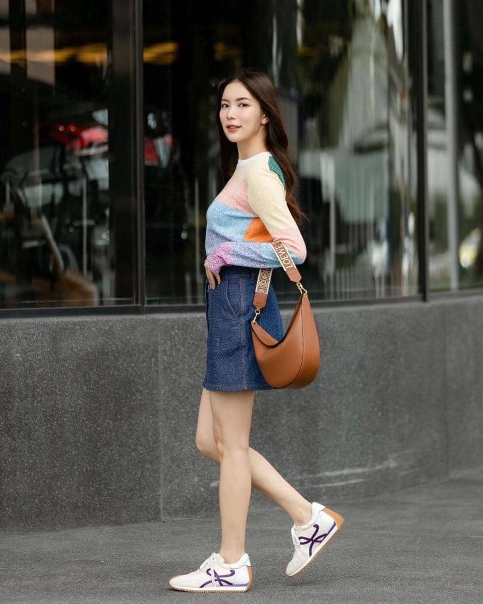 atasan long sleeve ala Mook Worranit (instagram.com/mookworranit)