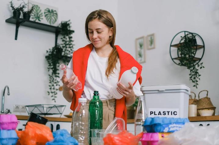 10 Item Rusak atau Kedaluwarsa yang Perlu Dibuang Saat Decluttering