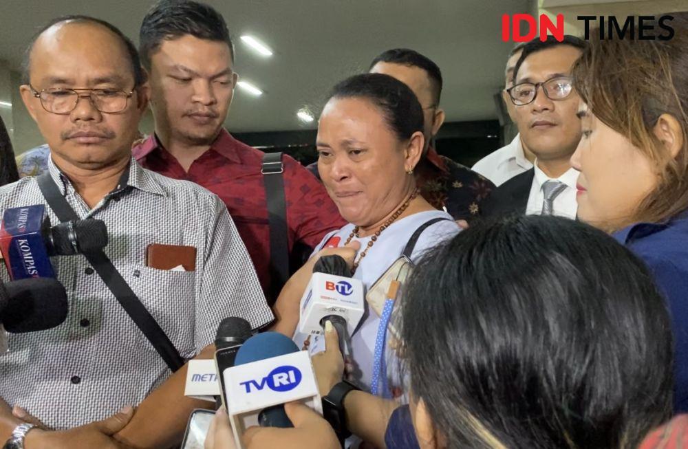 Tangis Ibu Bripda Ignatius Minta Keadilan untuk Sang Anak