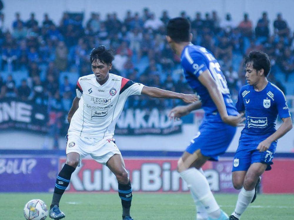 Arema FC saat menghadapi PSIS Semarang di Liga 1 Indonesia 2022/2023. (instagram.com/aremafcofficial)