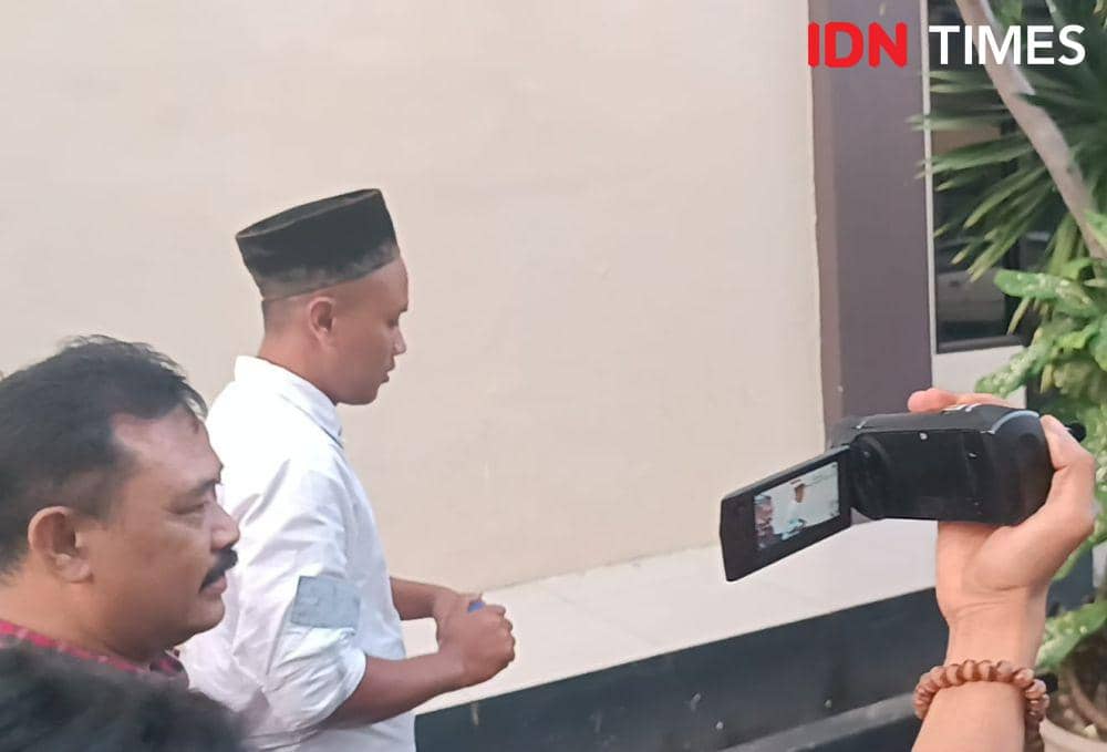 Penampakan ayah korban MAI, Muhammad Syarifuddin usai menyambangi Satlantas Polresta Bandar Lampung, Jumat (4/8/2023). (IDN Times/Tama Yudha Wiguna).