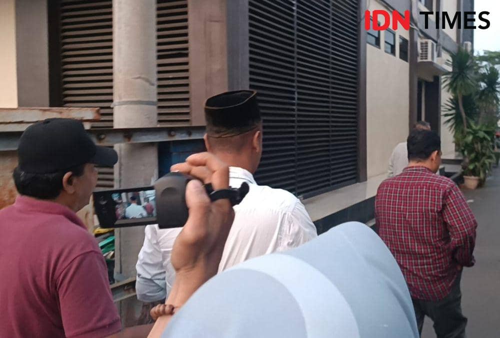 Penampakan ayah korban MAI, Muhammad Syarifuddin usai menyambangi Satlantas Polresta Bandar Lampung, Jumat (4/8/2023). (IDN Times/Tama Yudha Wiguna).