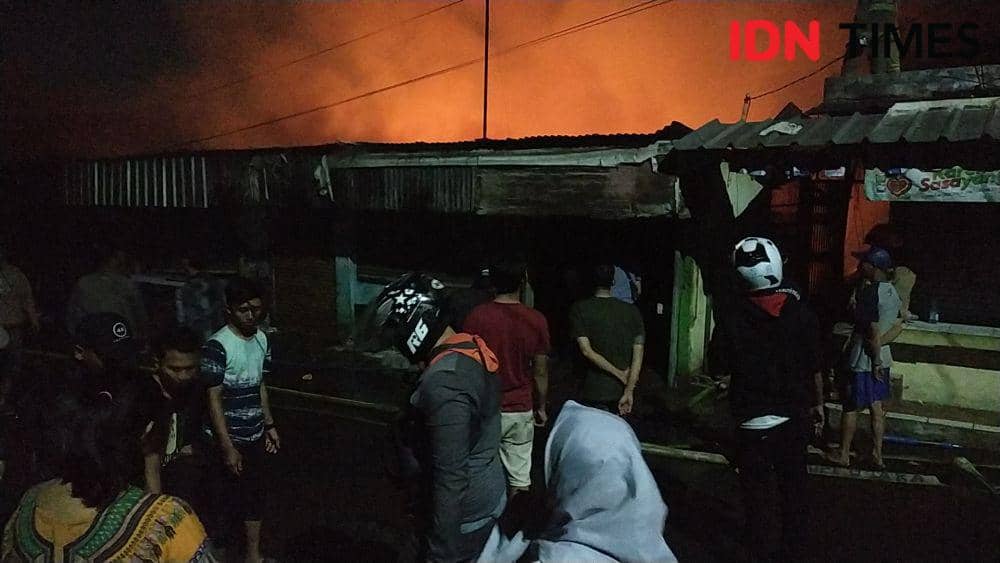 Kebakaran di Pasar Sadang Serang, Kota Bandung.