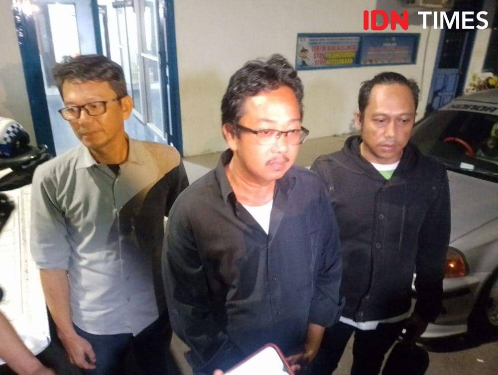 Anggota DPRD Provinsi Lampung, Okta Rijaya memberikan keterangan pers atas kasus kecelakaan lalu lintas tewaskan bocah 5 tahun. (IDN Times/Tama Yudha Wiguna).