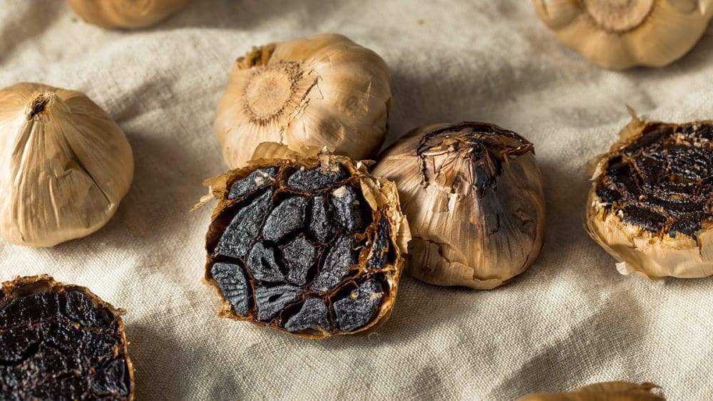 potret warna hitam bawang hitam (berkeluarga.id/Envato)