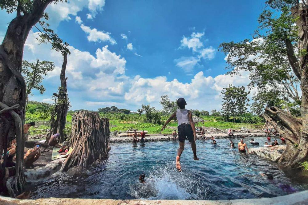 7 Tempat Pemandian yang Dinilai Sakral di Jawa, Tertarik ke Sini?