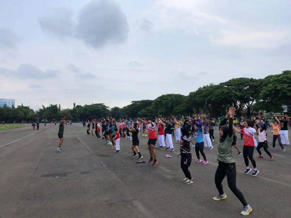 Warga Surabaya tengah berolahraga di Lapangan Kodam. Instagram/sparko.surabaya