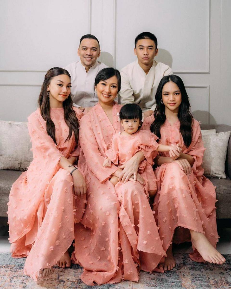 potret keluarga Nola (instagram.com/riafinola)