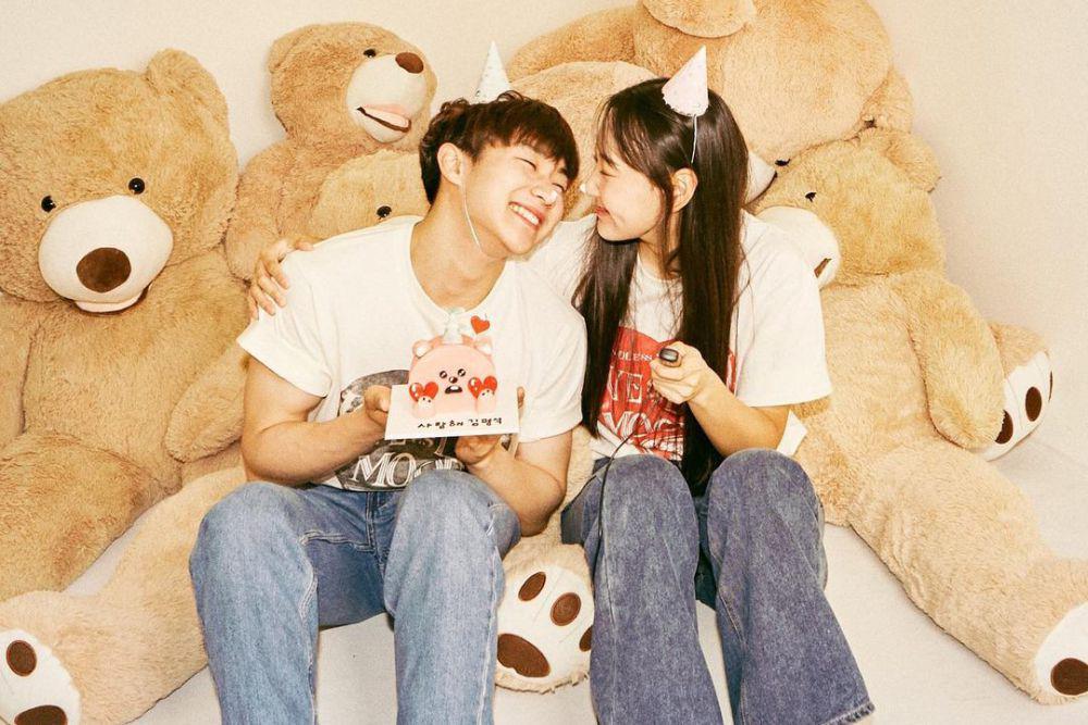 7 Potret Mesra Pyeong Seok dan Hee Ji Nineteen to Twenty, Gemas!