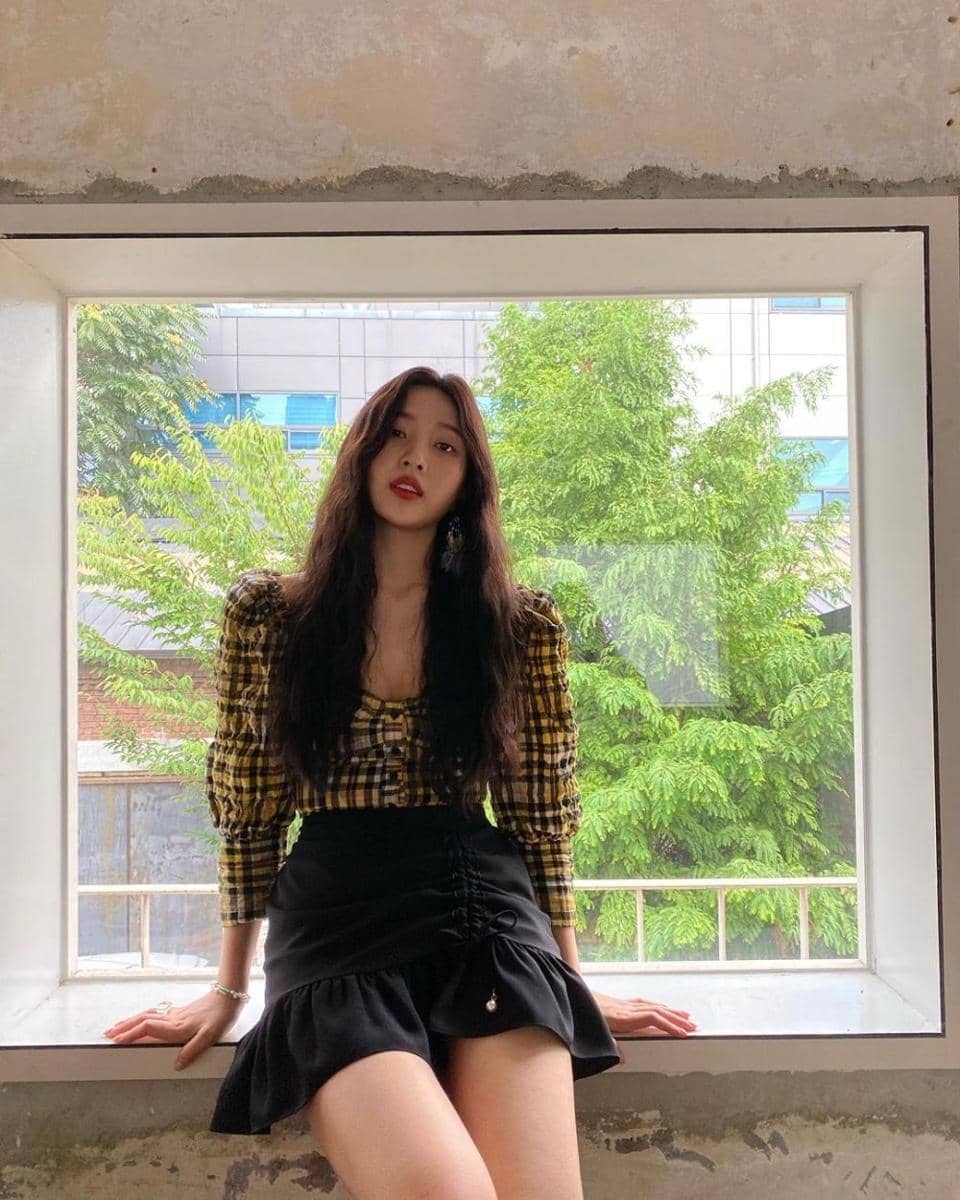 atasan long sleeve Joy Red Velvet (instagram.com/_imyour_joy)
