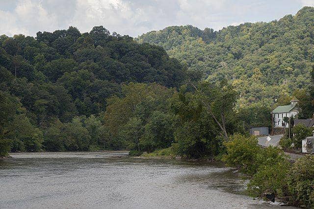 Ilustrasi French Broad River (commons.wikimedia.org/Nicholas Hartmann)