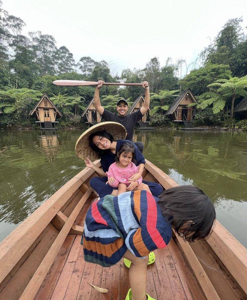 potret liburan keluarga Caca Tengker di Bandung (Instagram.com/cacatengker)