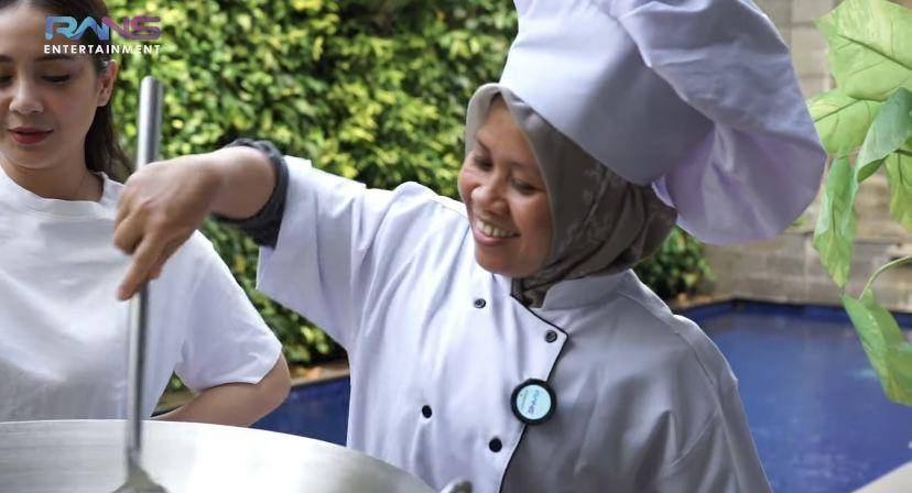 potret Sus Rini masak besar bareng Nagita (youtube.com/Rans Entertainment)