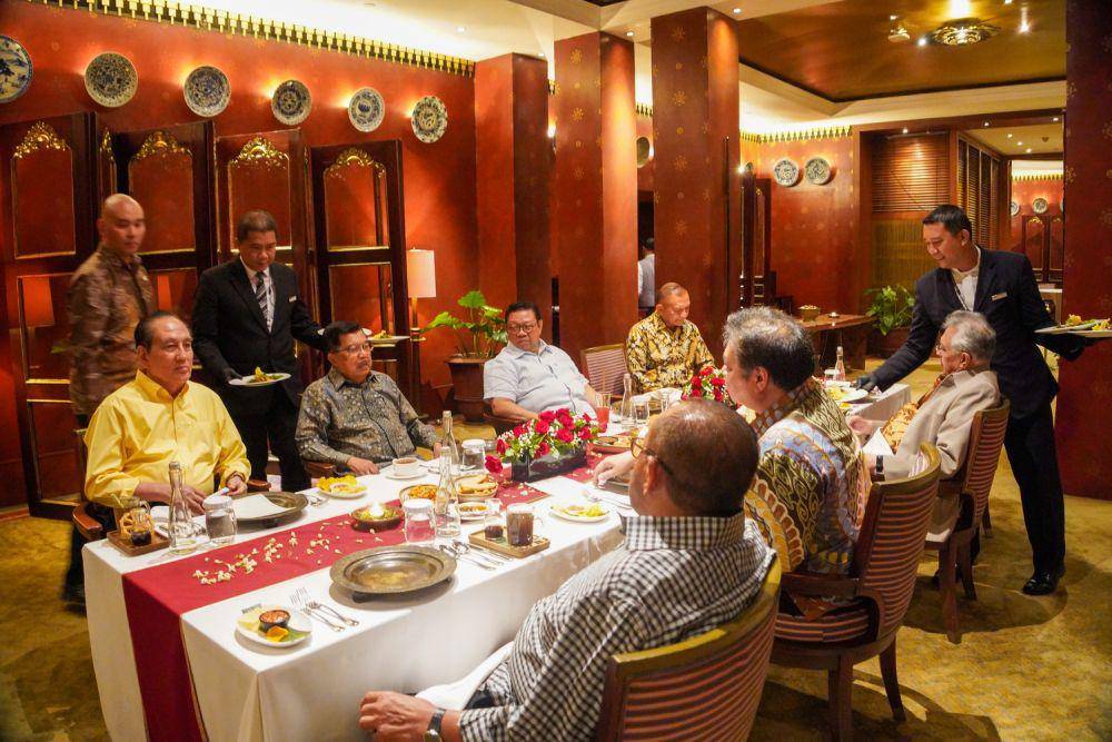 Ketua Umum DPP Partai Golkar Airlangga Hartarto menggelar pertemuan tertutup dengan sesepuh dan para mantan ketua umum partai Golkar di Darmawangsa Hotel, Kebayoran Baru, Jakarta Selatan, Jumat (4/8/2023). (Dok. Partai Golkar)