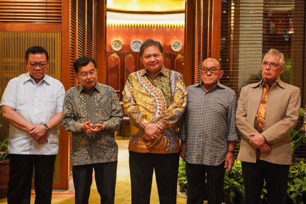 Ketua Umum DPP Partai Golkar Airlangga Hartarto menggelar pertemuan tertutup dengan sesepuh dan para mantan ketua umum partai Golkar di Darmawangsa Hotel, Kebayoran Baru, Jakarta Selatan, Jumat (4/8/2023). (Dok. Partai Golkar)
