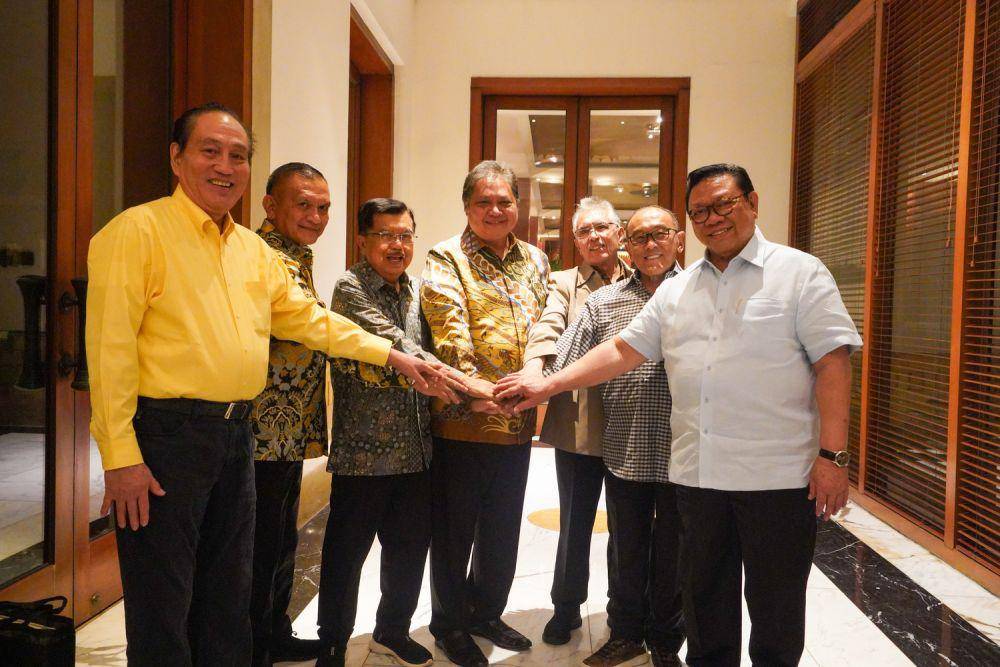 Pertemuan tertutup Airlangga Hartarto dengan sesepuh dan para mantan ketua umum partai Golkar di Darmawangsa Hotel, Kebayoran Baru, Jakarta Selatan, Jumat (4/8/2023). (Dok. Partai Golkar)