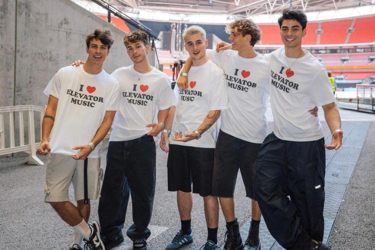 9 Potret Elevator Boys, Geng TikToker yang Debut Jadi Boyband