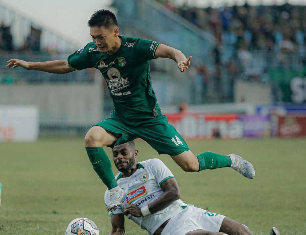 Persebaya Surabaya saat menghadapi PSS Sleman di Liga 1 Indonesia 2022/2023. (instagram.com/officialpersebaya)