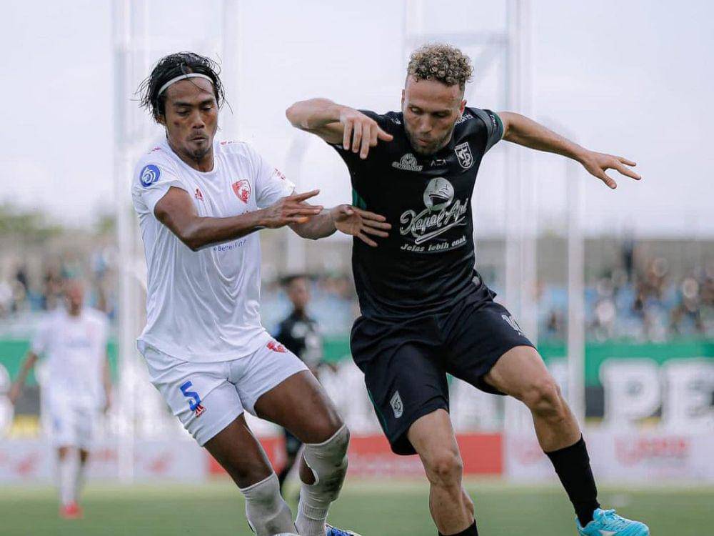 Persebaya Surabaya saat menghadapi PSM Makassar di Liga 1 Indonesia 2022/2023. (instagram.com/officialpersebaya)