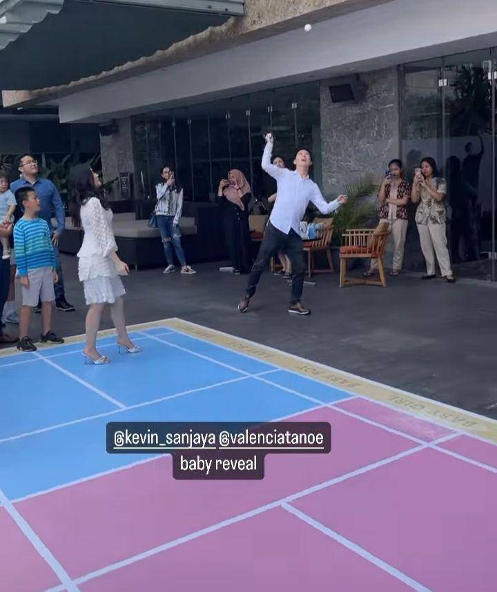 Gender reveal Valencia (Instagram.com/valenciatanoe)