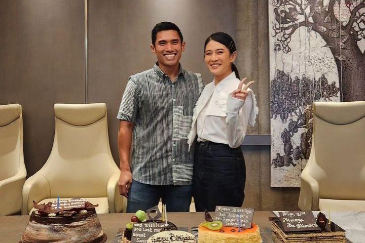 7 Momen Dian Sastro Rayakan Ulang Tahun ke-41 Suami di Kantor