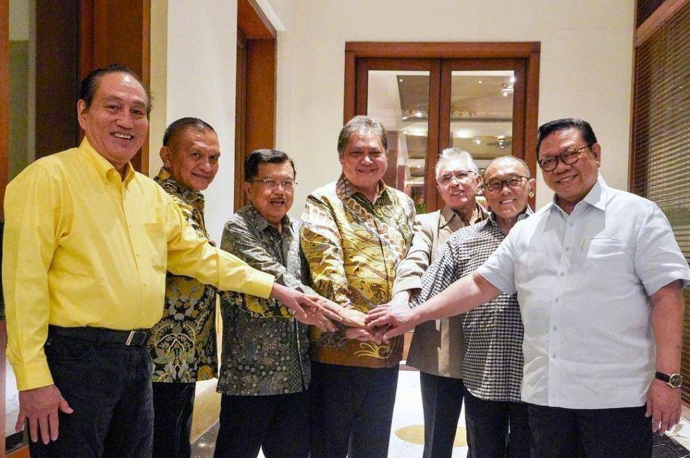 Para senior di Partai Golkar usai melakukan pertemuan di The Dharmawangsa pada Jumat malam, 4 Agustus 2023. (www.instagram.com/@golkar.indonesia)