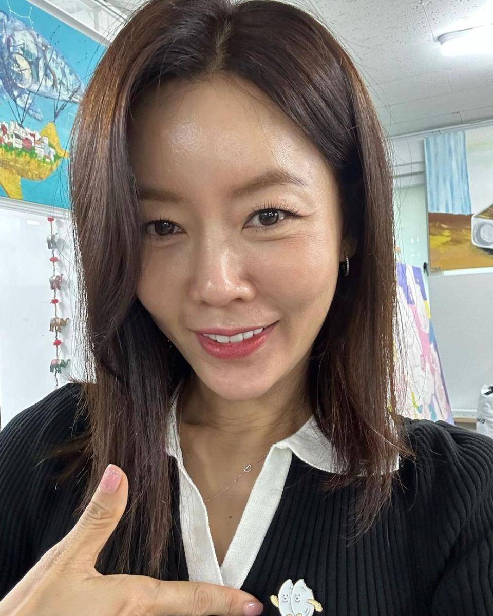 Ahn Sun Young (instagram.com/anney_an_love)