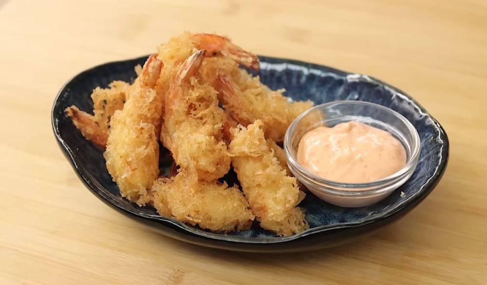 Udang goreng bihun. (dok. YouTube.com/Devina Hermawan)