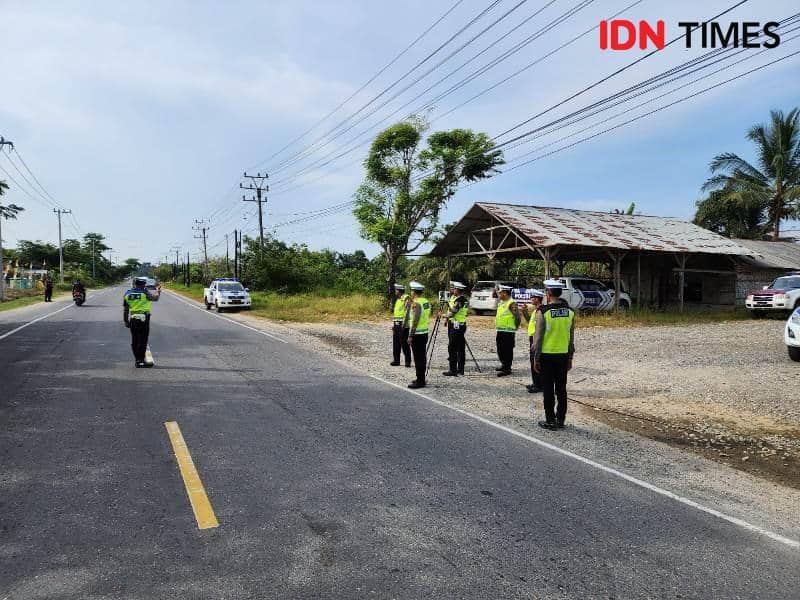 Polisi saat menjaga lalu lintas di Aceh. (Dokumentasi Dit Lantas Polda Aceh untuk IDN Times)