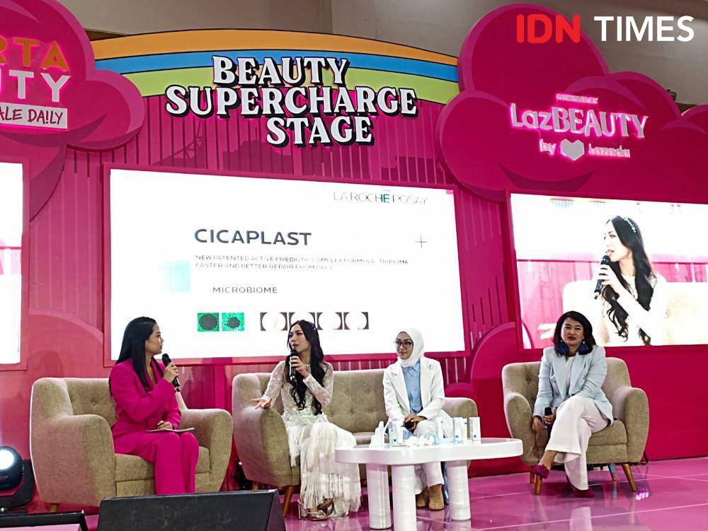 Talkshow Loved by You, Recommended by Dermatologist dalam peluncuran Cicaplast Baume B5+ di Jakarta X Beauty, Jakarta Convention Center. 5 Agustus 2023. (IDN Times/M. Tarmizi Murdianto)