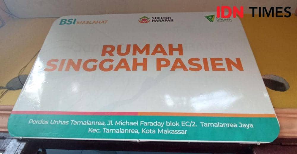 Papan alamat rumah singgah pasien Shelter Harapan di Kota Makassar. (Dahrul Amri/IDN Times Sulsel)