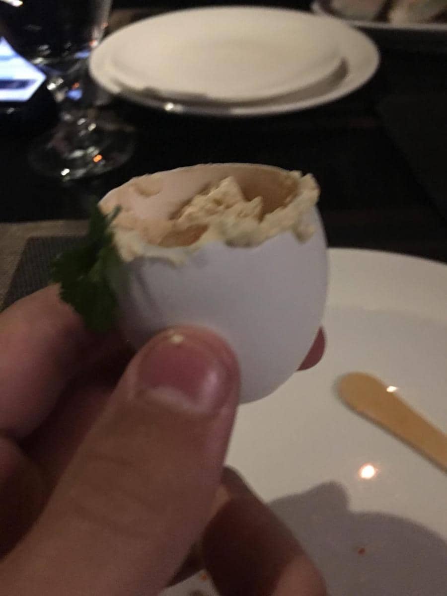 potret makanan disajikan menggunakan cangkang telur (reddit.com/r/WeWantPlates)