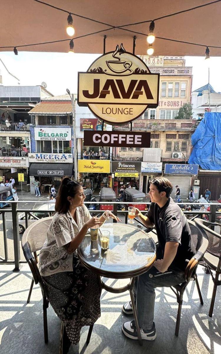 Karin Novilda dan Jonathan Alden di Sri Lanka (instagram.com/narinkovilda)