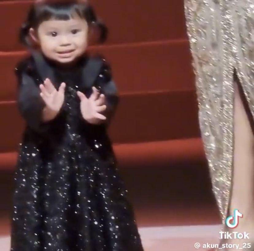 potret Ameena tampil di Konser Semesta Kris Dayanti (TikTok.com/akun_story_25)