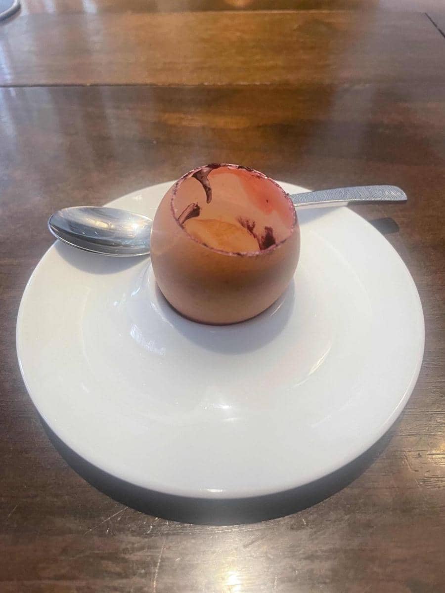 potret makanan disajikan menggunakan cangkang telur (reddit.com/user/beranstainedbears)