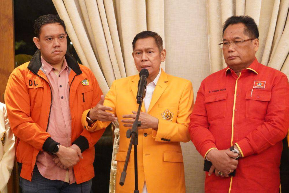 Ketua Umum DPP Partai Golkar Airlangga Hartarto bersilaturahmi dengan pimpinan ormas Hasta Karya atau pendiri, ormas yang didirikan, dan organisasi sayap partai berlambang pohon beringin, Minggu (6/8/2023). (Dok. Partai Golkar)